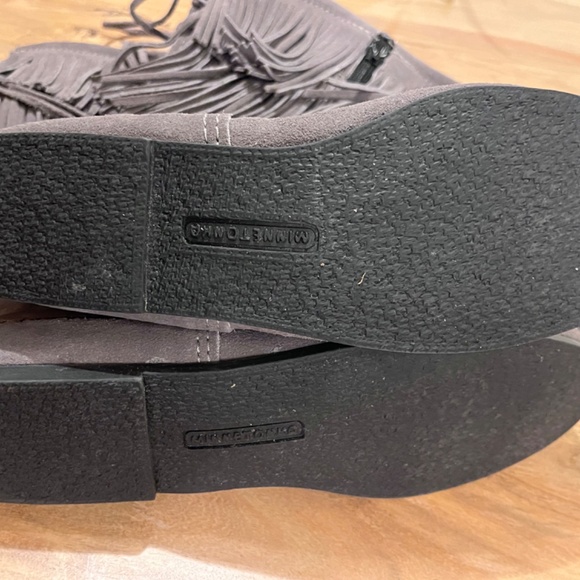 Minnetonka 2 layer gray suede fringe boots, size 8, cowboy chic, boho - Picture 8 of 14